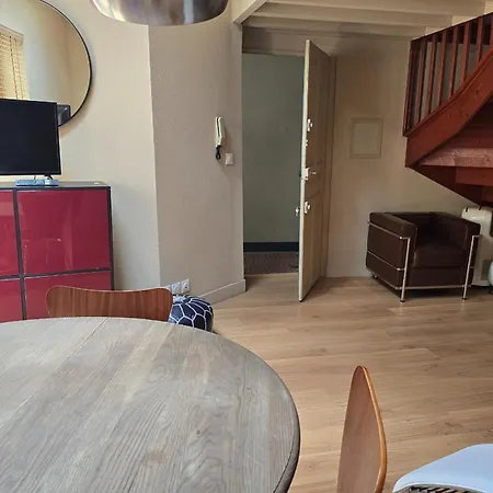 Bright In The Historic Heart Of Appartement